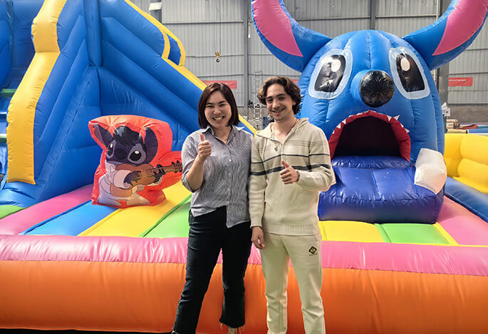 Jinzhimeng-UK-client-visit-inflatable-slide-1