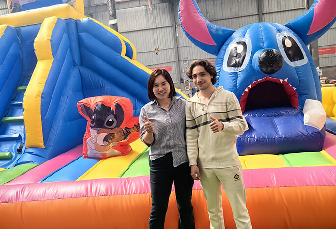 Jinzhimeng-UK-client-visit-inflatable-slide-2